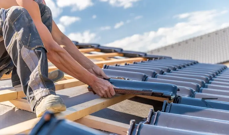 Service de couverture professionnelle pour toitures - Réparation, rénovation, installation | Legere Couverture